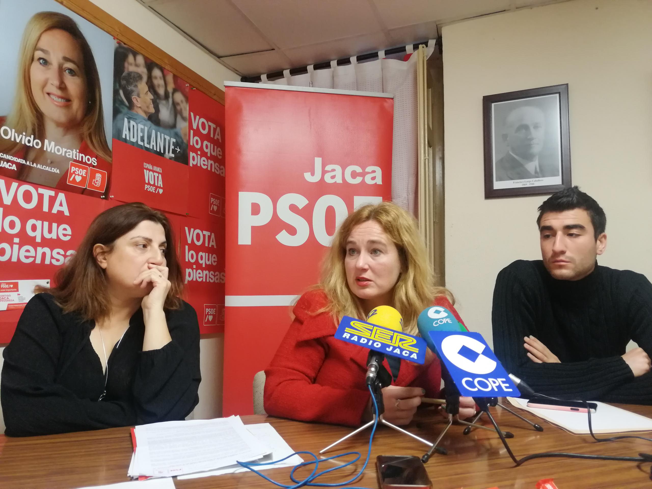 Rueda de prensa del PSOE en su sede de Jaca