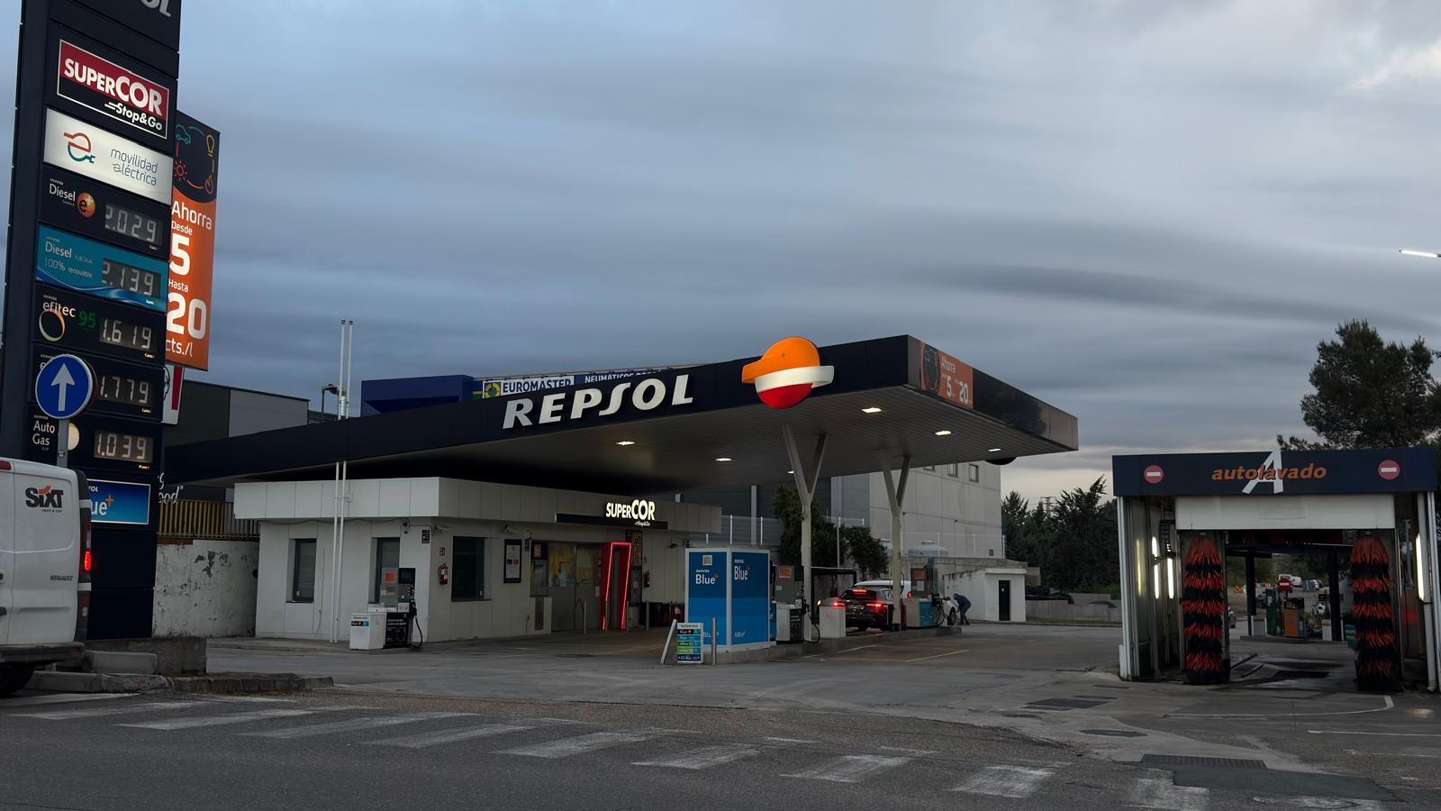 El precio por litro del diésel sobrepasa los 2 euros en hasta tres gasolineras de Toledo. Imagen tomada en la tarde del 8 de abril de 2026. 