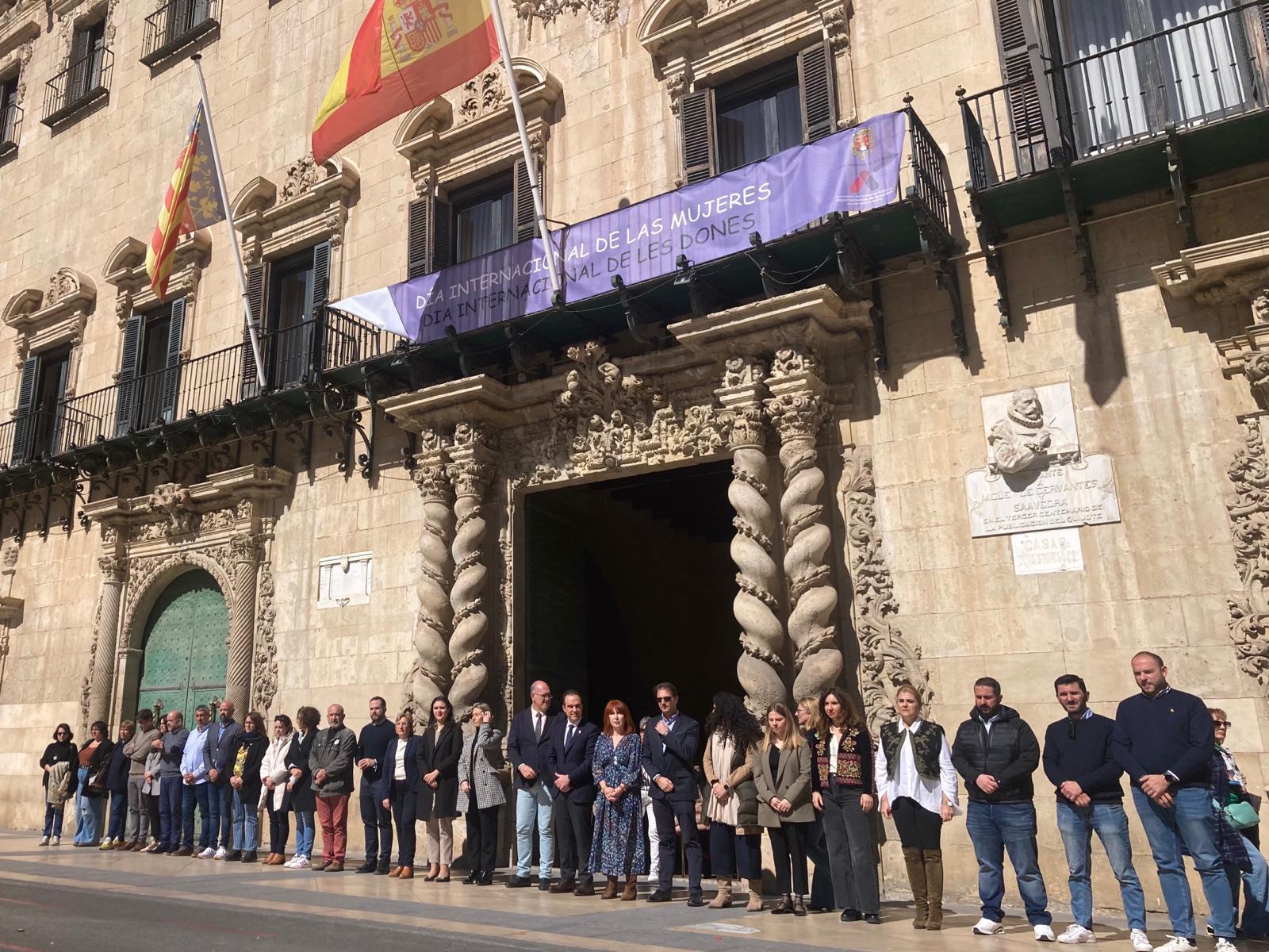 Alicante recuerda a las víctimas del 11M veinte años después