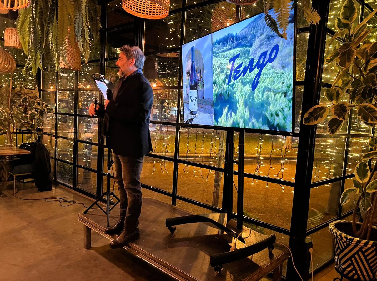 Queco presenta su vino berciano 'Tengo'