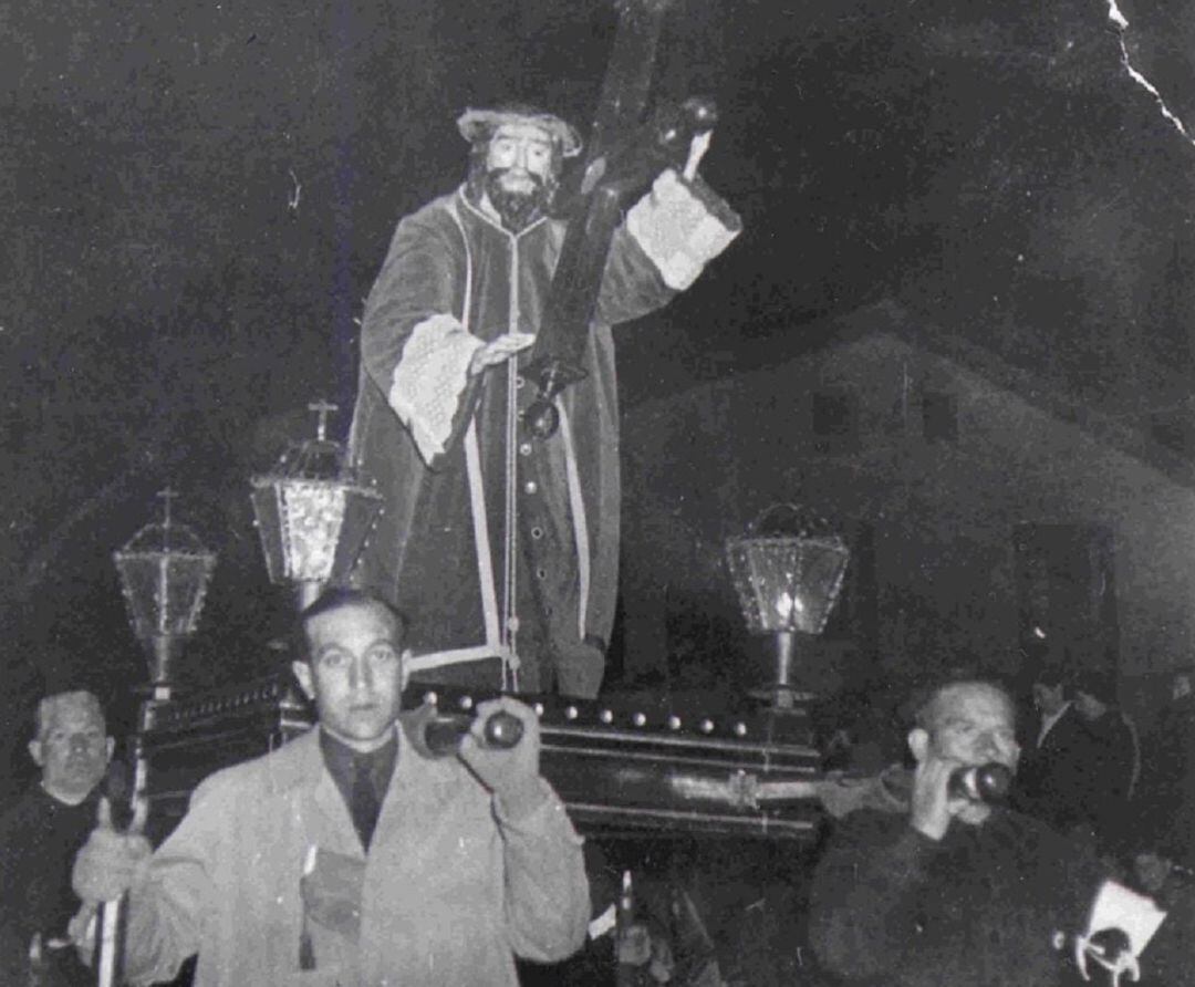 Imagen antigua de una procesión en Peñafiel