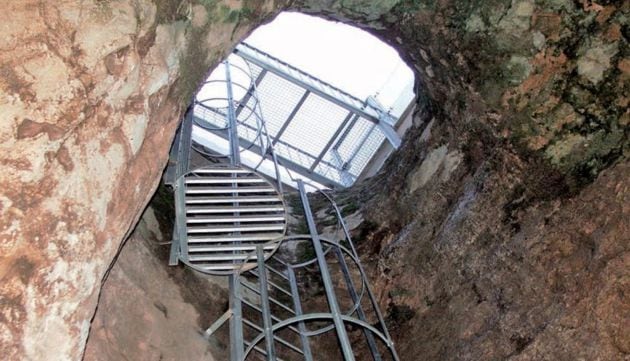 Instalación y equipamiento en el pozo minero de acceso a la mina de Torralba (Cuenca).