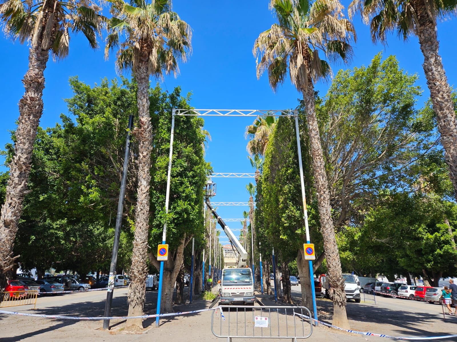 Trabajos de poda y acondicionamiento del recinto ferial de Almuñécar (Granada)