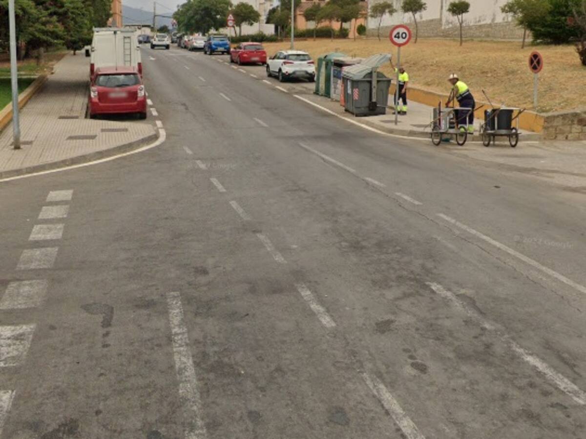 Un menor sin carnet colisiona con dos vehículos y se da a la fuga en Algeciras