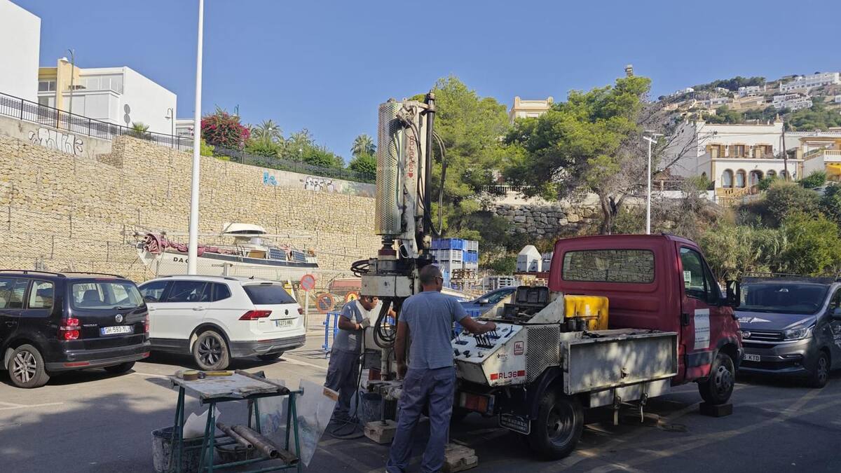 Arrancan las catas para el nuevo aparcamiento del Puerto de Xàbia, que sumará 123 plazas y un mirador a la bahía