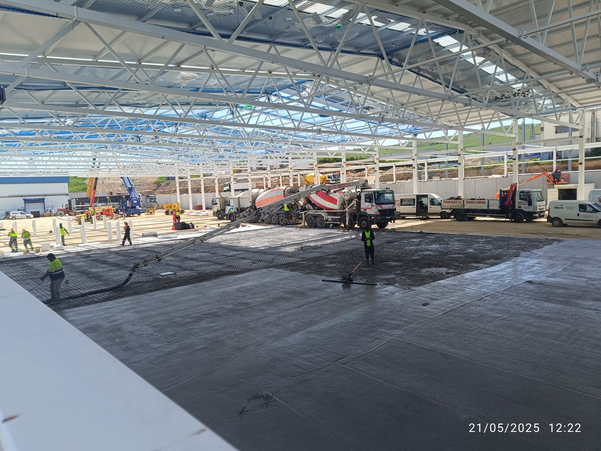 Imagen de la construcción de la nueva fábrica de La Flor Burgalesa en Villalonquejar