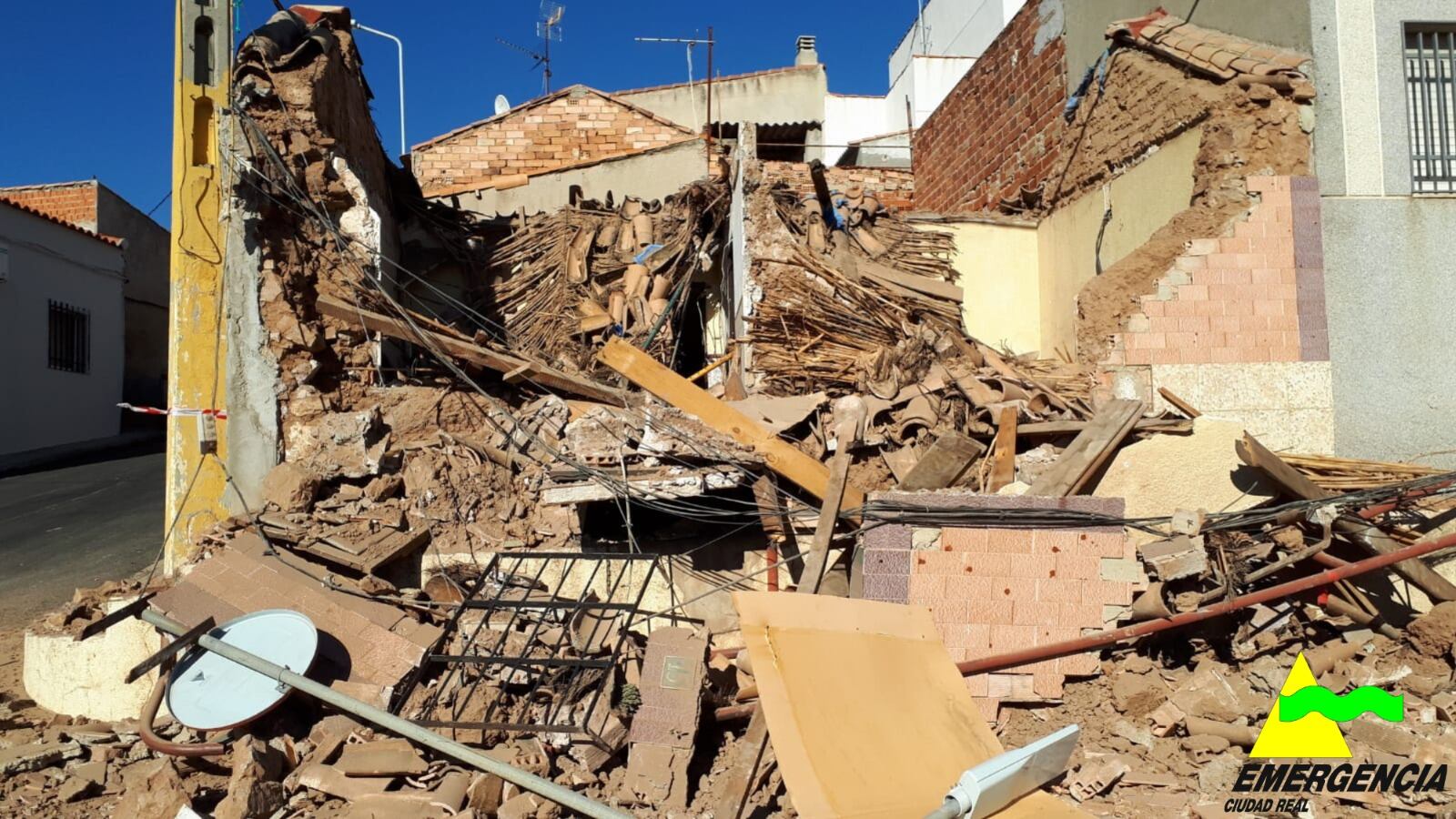 Derrumbe en vivienda unifamiliar en calle Fernando el Santo de Puertollano