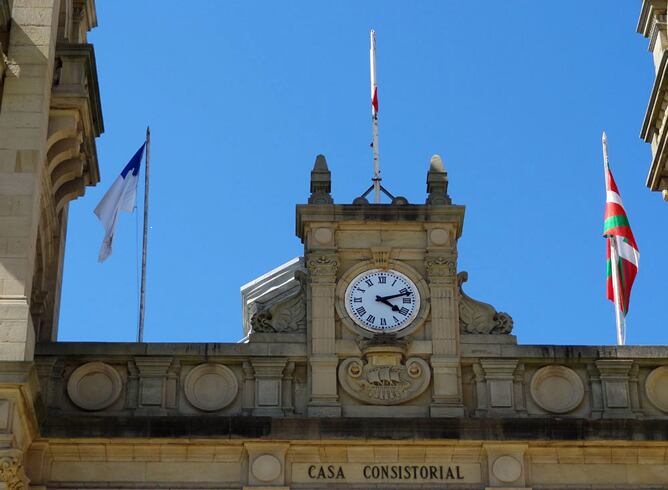 Imagen de la bandera española en San Sebastián difundida por el PSE