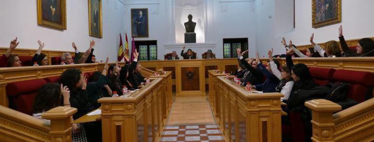 Votación en sesión plenaria del Ayuntamiento de Toledo este jueves