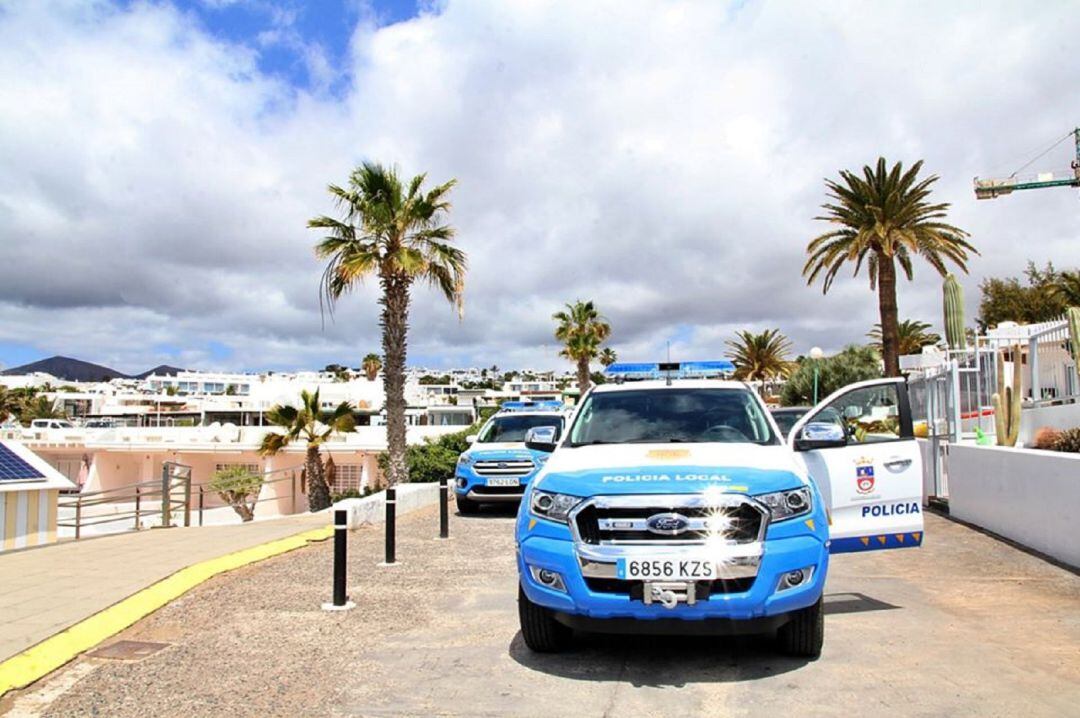 Coches patrulla de la Policía Local de Tías.