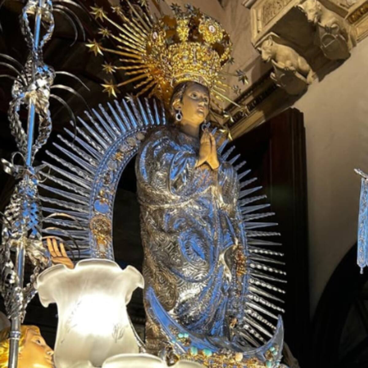 La emotiva Baixada de la Puríssima marca el comienzo del mes de María en Ontinyent