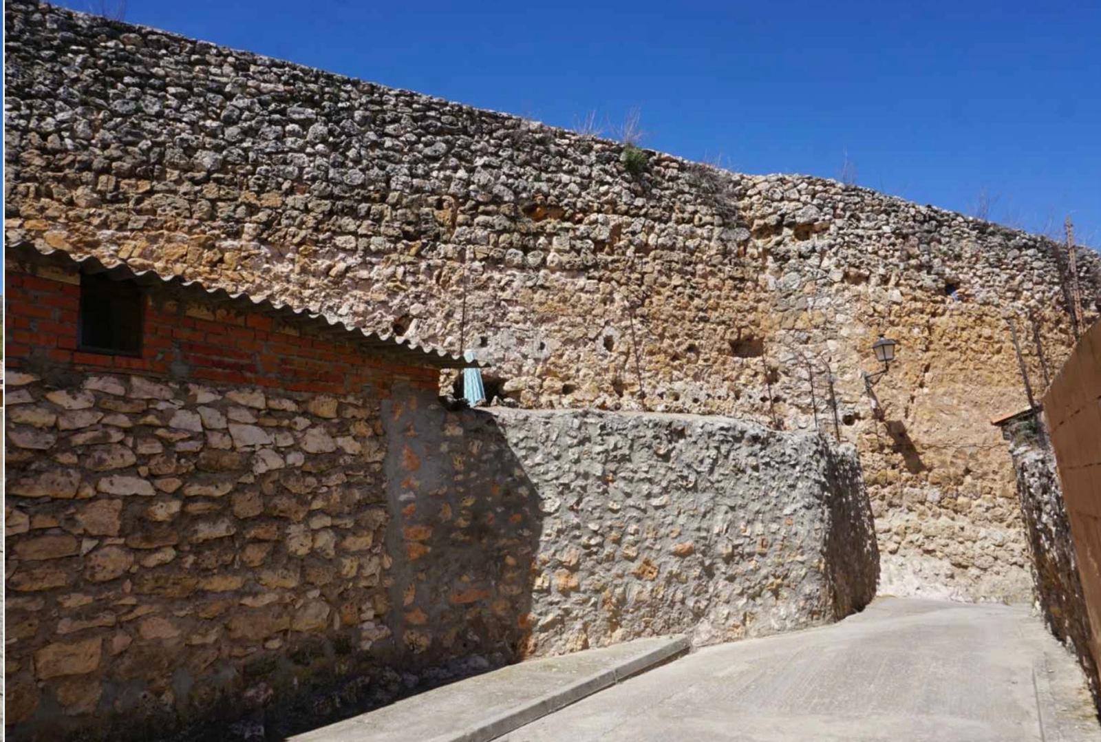 Parte de la muralla de Brihuega