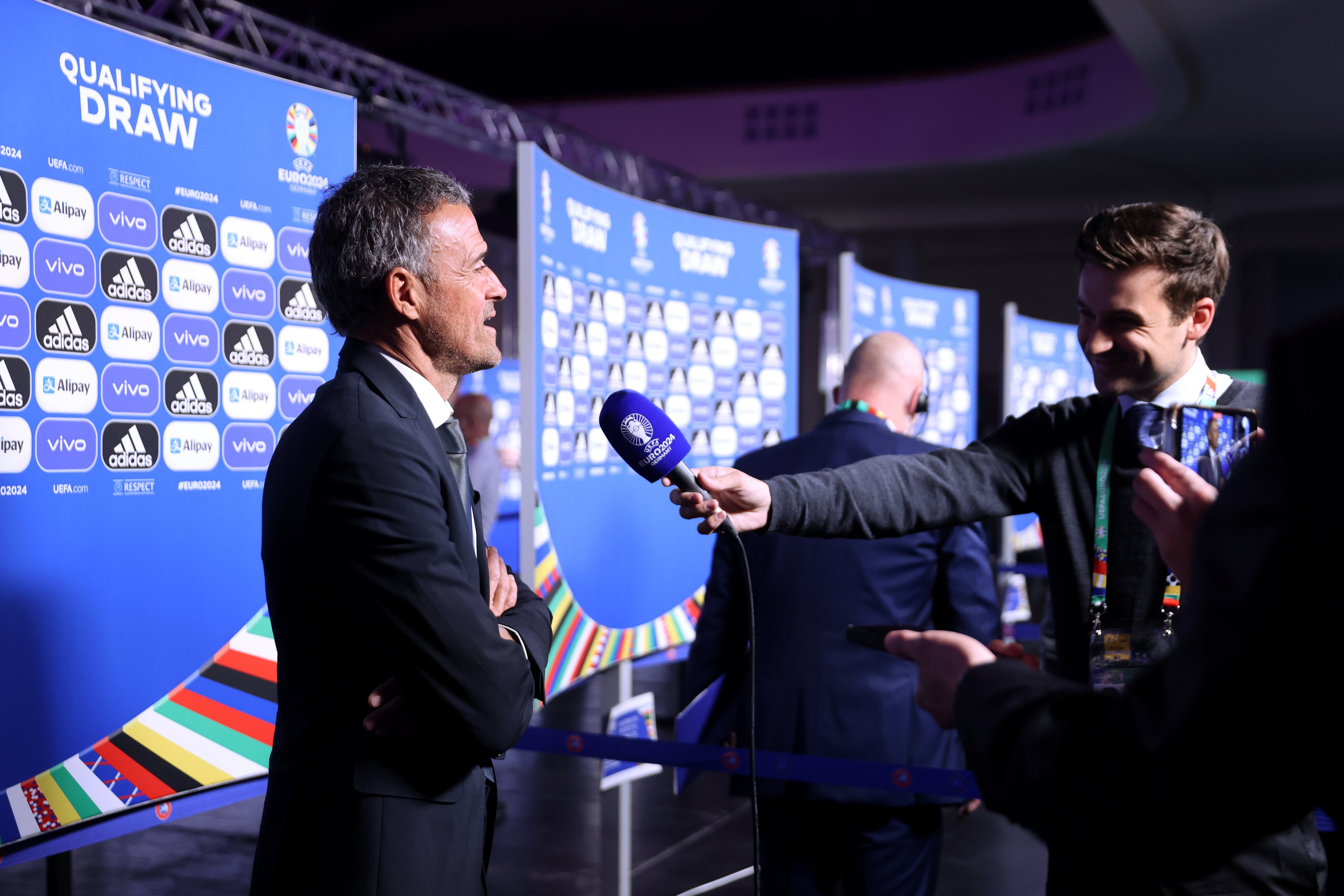 Luis Enrique comenta los resultados del sorteo.