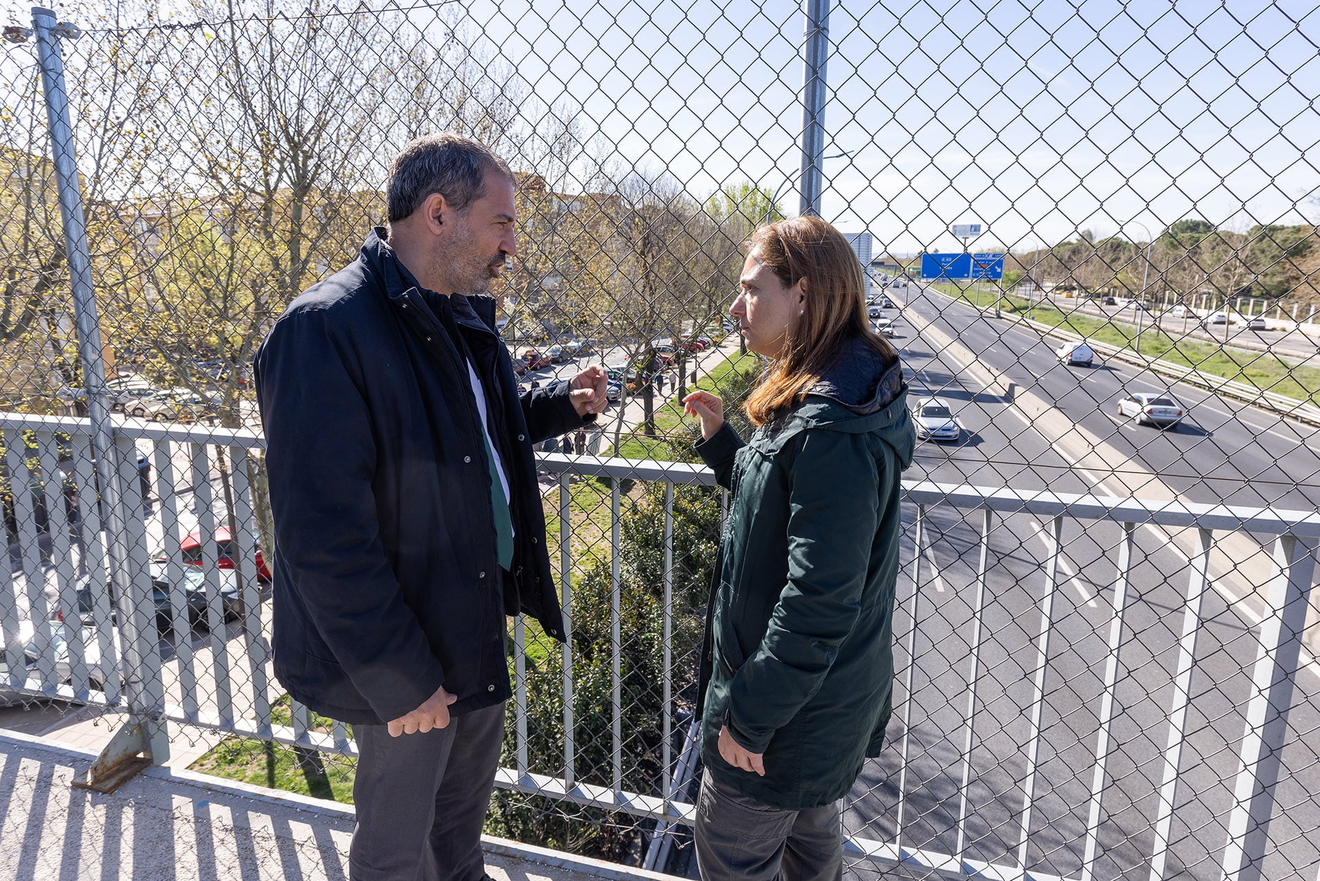 El secretario general de Infraestructuras y la alcaldesa de Getafe han presentado el proyecto de pantallas acústicas en La Alhóndiga