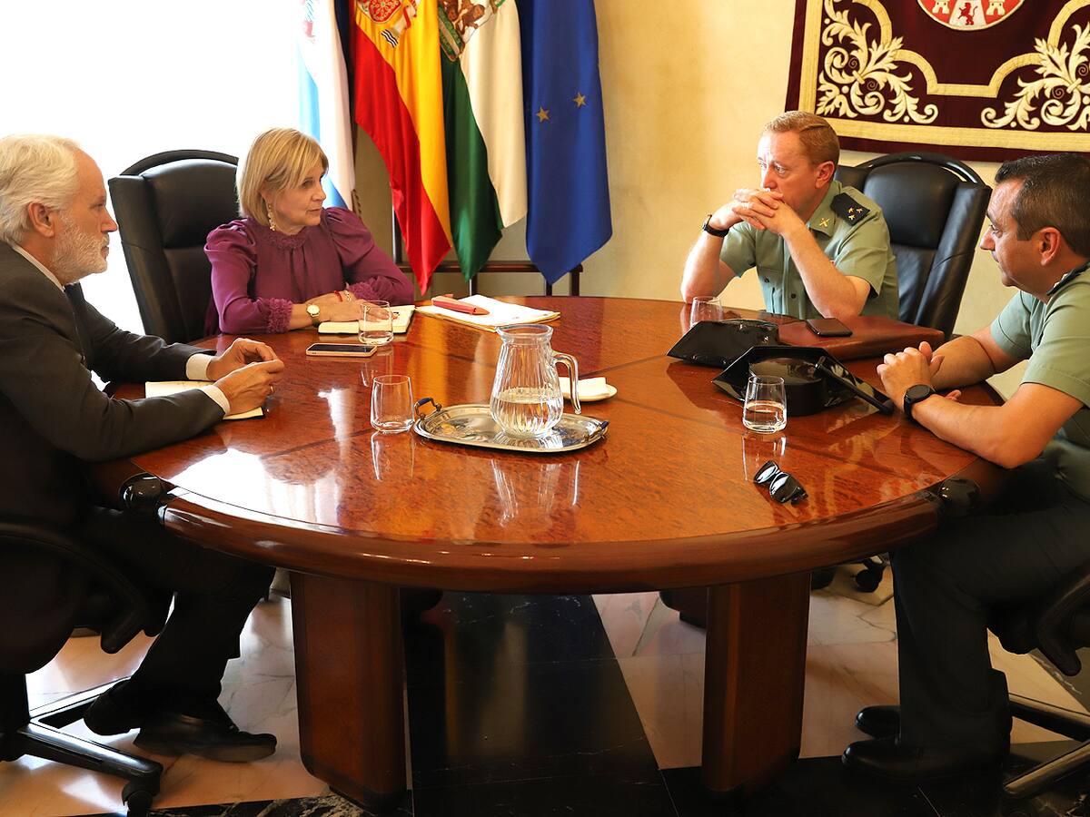 La alcaldesa aborda con la Guardia Civil la situación del cuerpo en un termino municipal tan extenso como el de Jerez