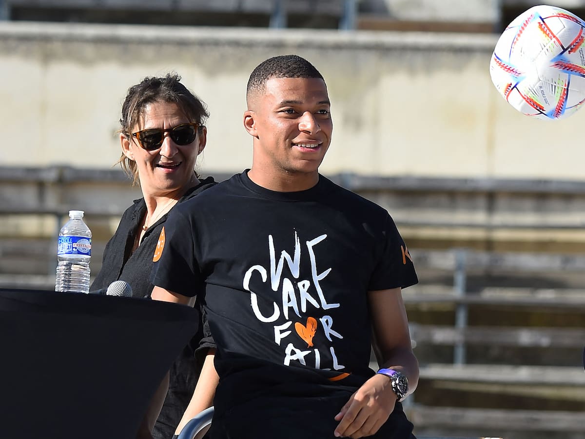 La madre de Mbappé ratifica a los medios franceses: "Están empujando a Kylian a irse"