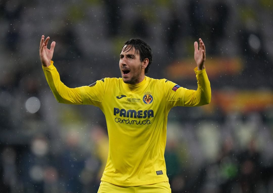 GDANSK, POLAND - MAY 26: Daniel Parejo of Villarreal celebrates scoring their team&#039;s fifth penalty in the penalty shoot out during the UEFA Europa League Final between Villarreal CF and Manchester United at Gdansk Arena on May 26, 2021 in Gdansk, Poland. (Photo by Michael Sohn - Pool, Getty Images)