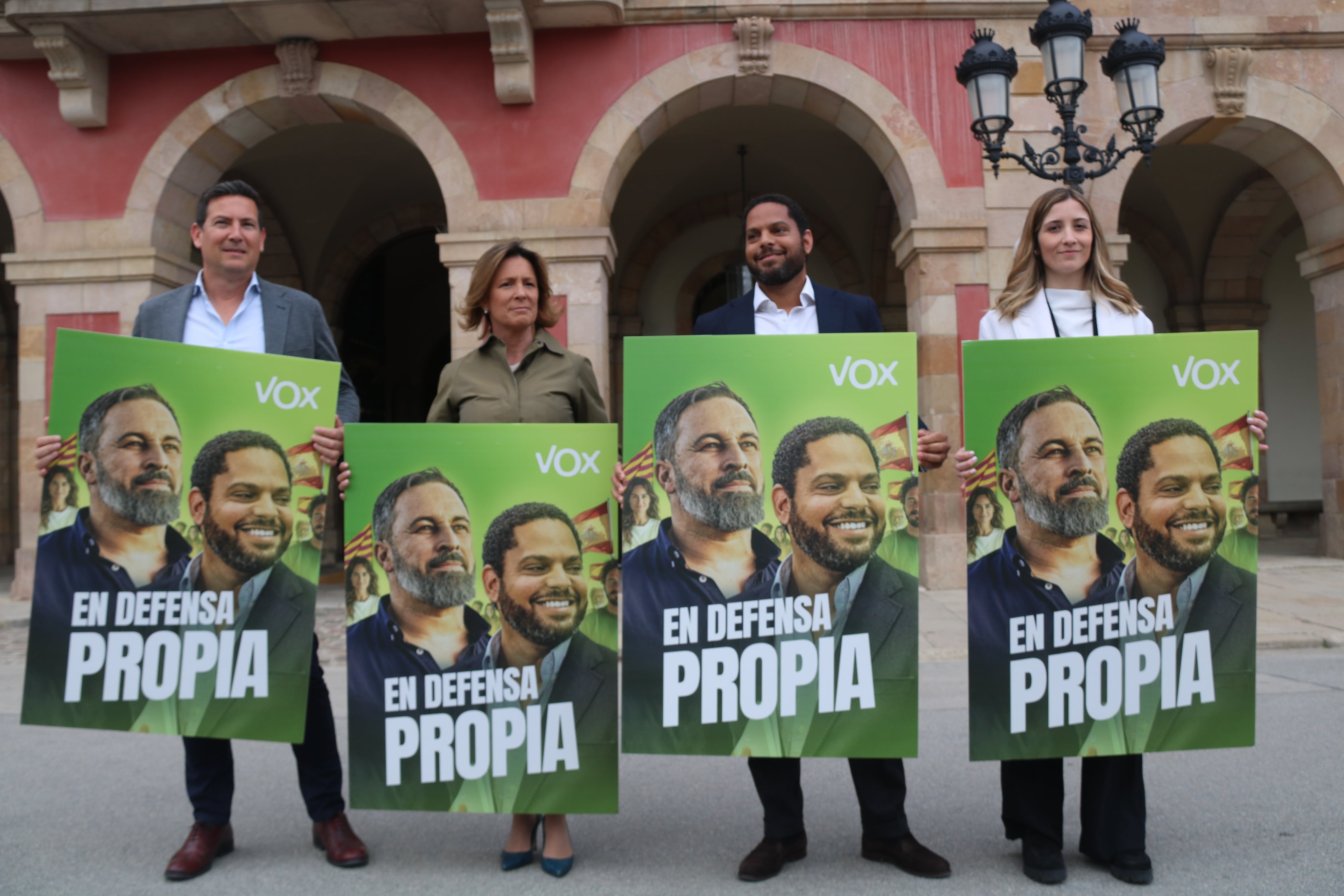 Garriga, Macián, García i Calvet al primer acte de campanya de VOX