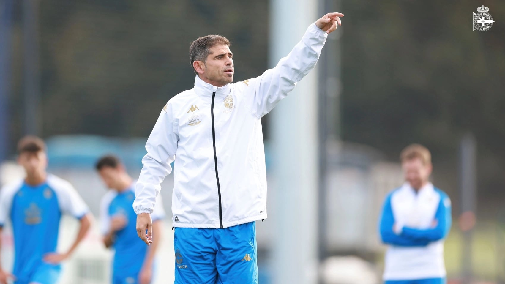 Antonio Hidalgo dirige un entrenamiento del Dépor | Foto: RCDeportivo