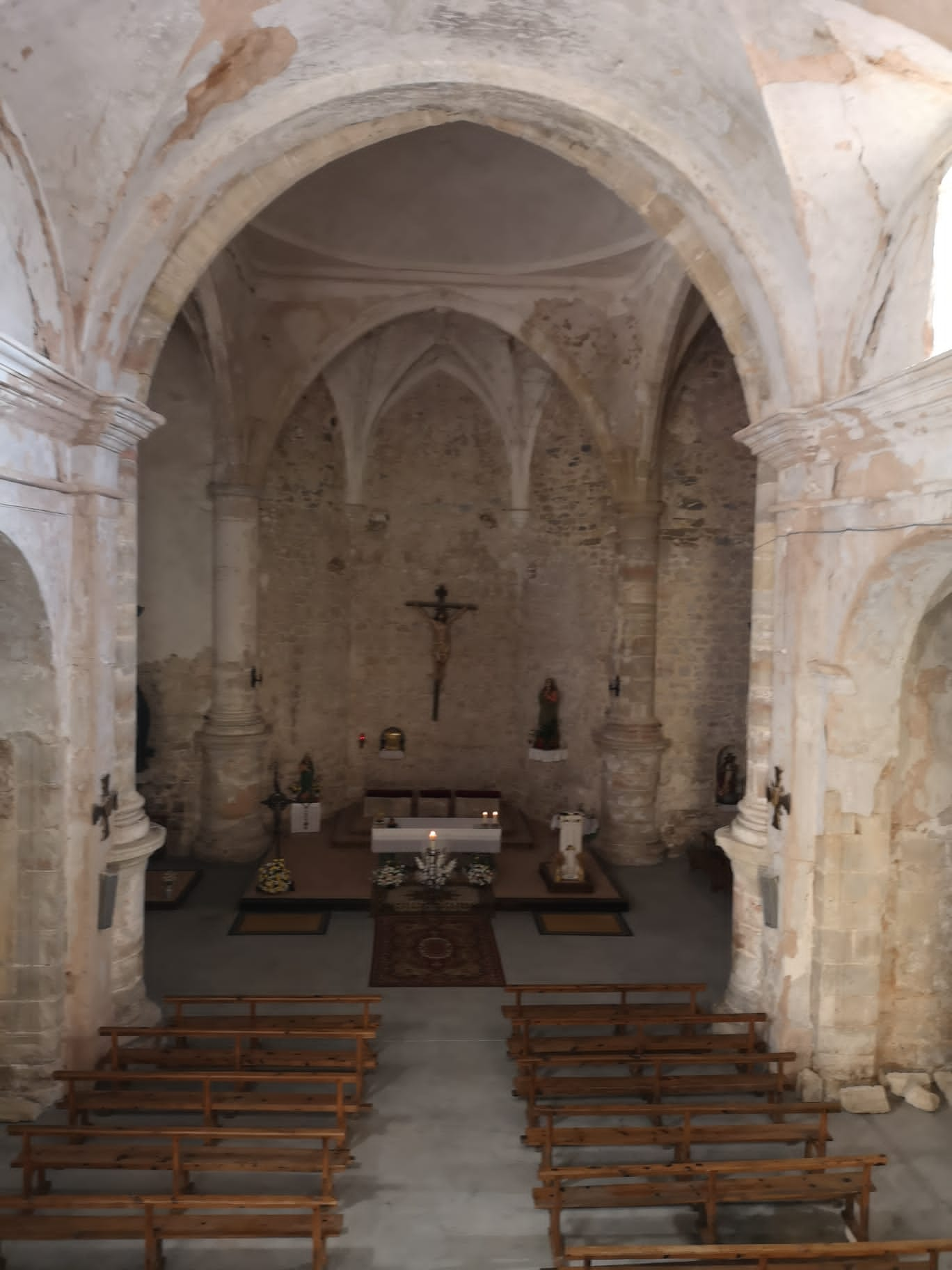 Interior de la iglesia de Poyatos (Cuenca).