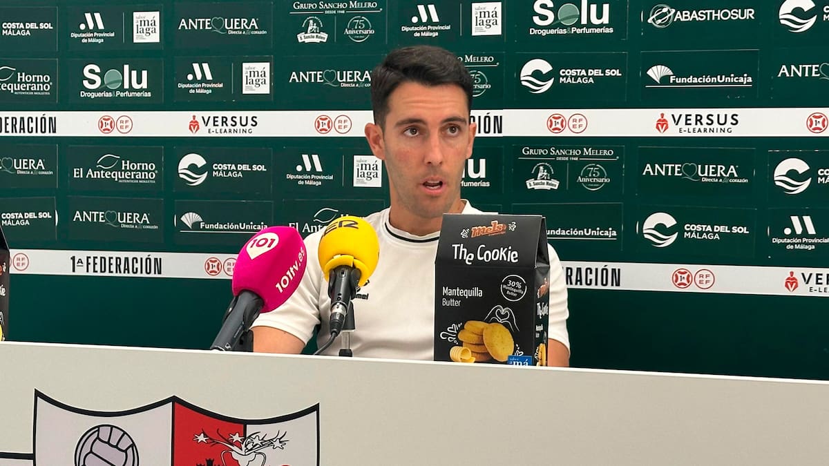 Rueda de prensa de Javi Medina, entrenador del Antequera CF, en la previa del duelo ante el Marbella FC