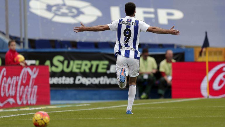 Aguirretxe celebra su gol en el Ciudad de Valencia