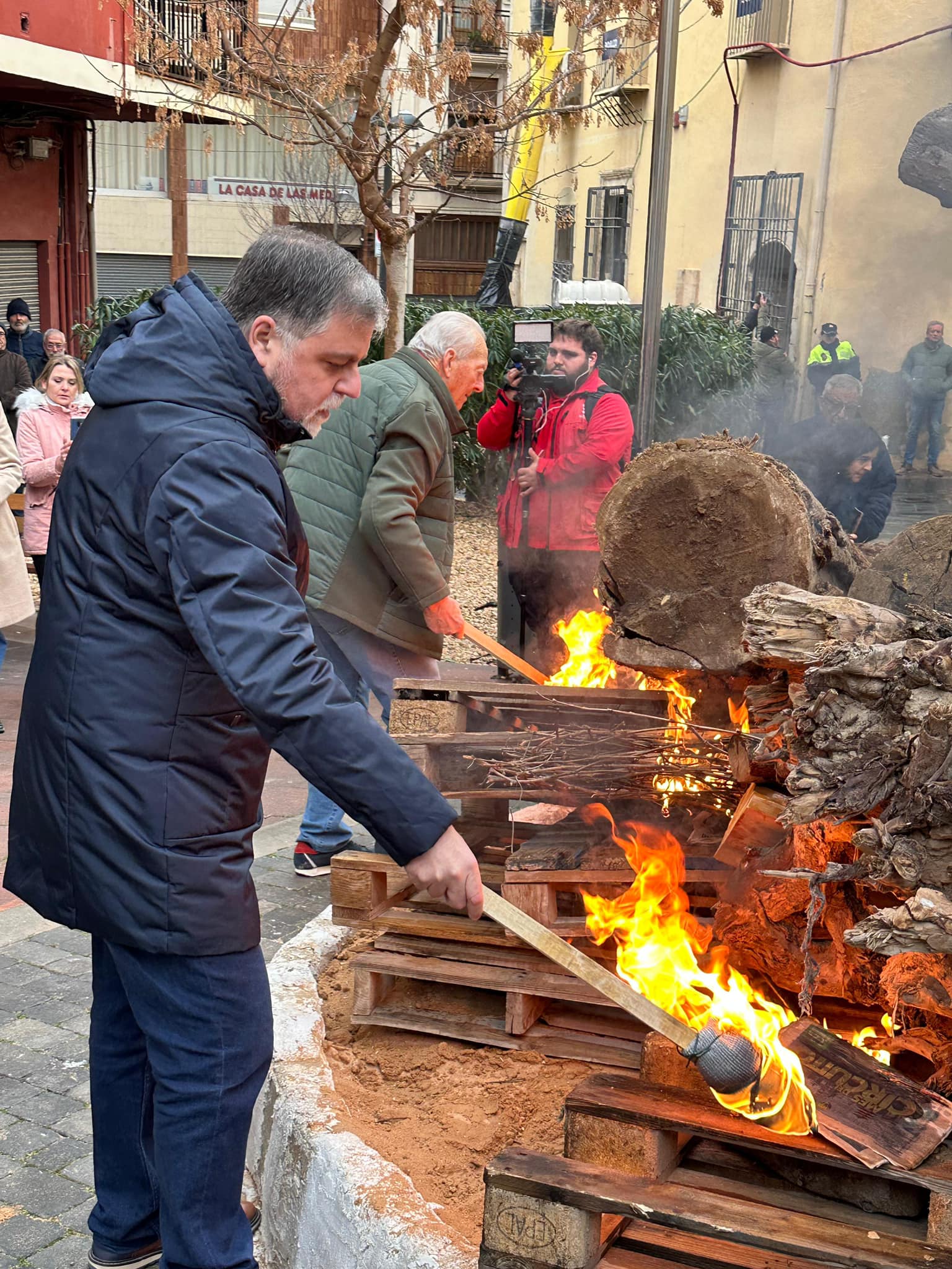 Encendido de la hoguera de San Antón