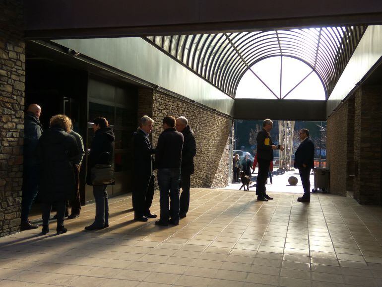 Exterior de la sala de Prada Casadet on té lloc el macrojudici del cas BPA