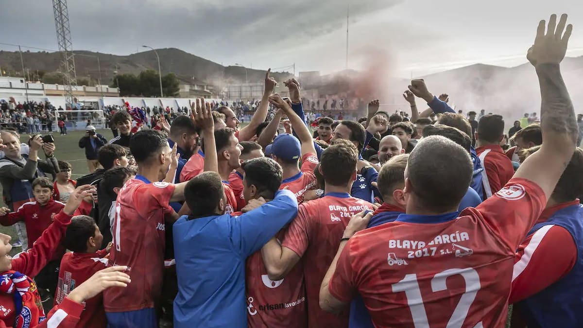 Entrevistas a Marcos Morales y Popi Pérez, capitán y entrenador de la Deportiva Minera, tras el ascenso a Segunda RFEF - 02/0572024