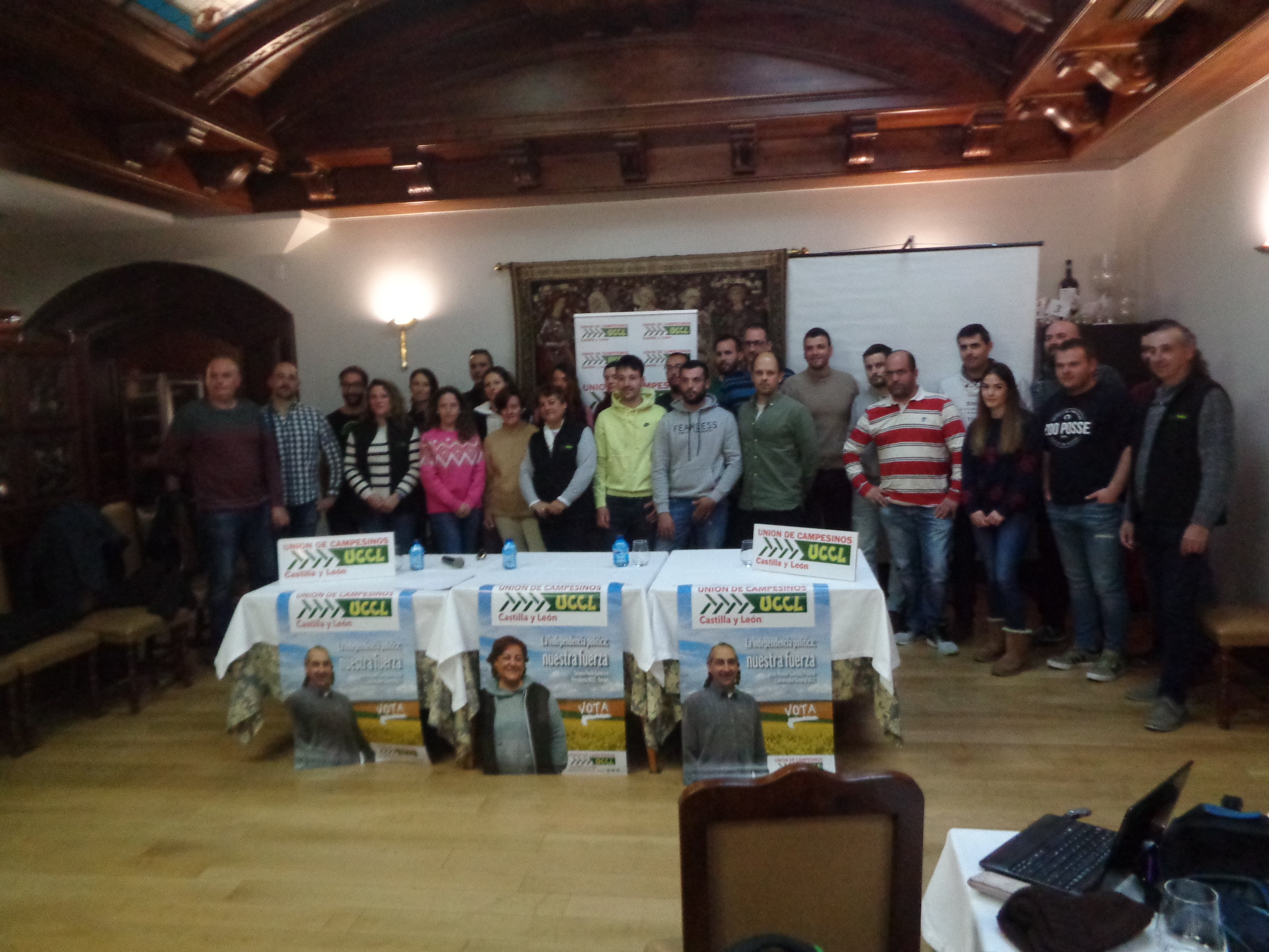 Jóvenes agricultores antes de comenzar la jornada celebrada en Hotel Aranda