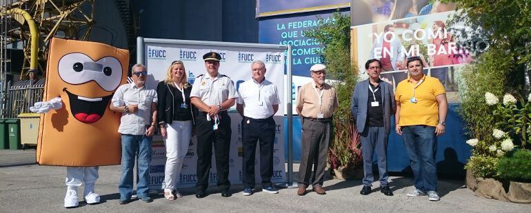 La Federación de Unión de Comercios Coruñeses ensu stand de la tall Ship Race