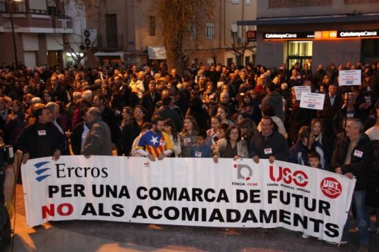 Els veïns de Flix es manifesten contra l'ERO d'ERCROS