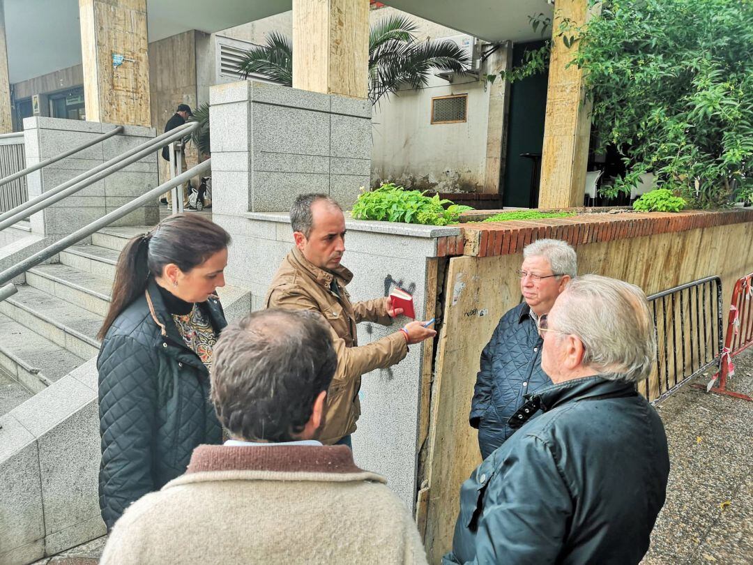 Concejales del PP durante la visita a las obras 