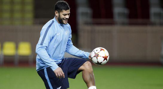 MON08. MÓNACO, 08/12/2014.- El jugador brasileño del Zenit de San Petersburgo Hulk entrena en el estadio Louis II de Mónaco, el 8 de diciembre del 2014, en la víspera de su enfrentamiento al AS Mónaco en un partido del grupo C de la Liga de Campeones. EFE