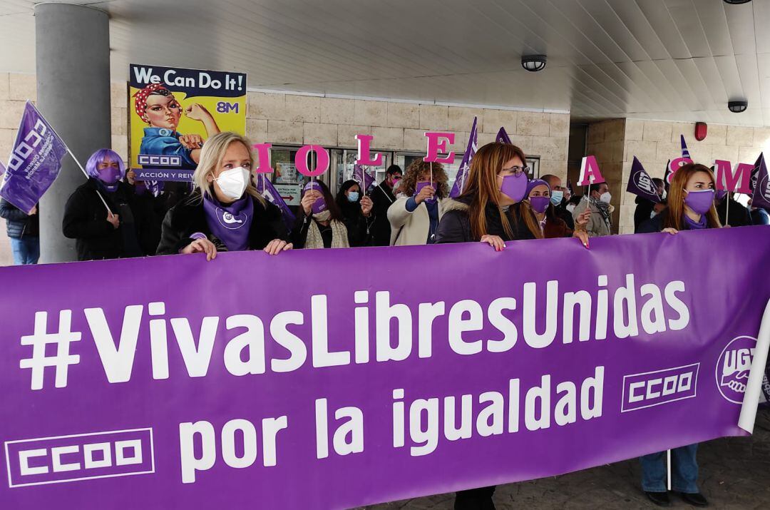 Concentración este 8-M convocada en el edificio sindical por UGT y CCOO este lunes