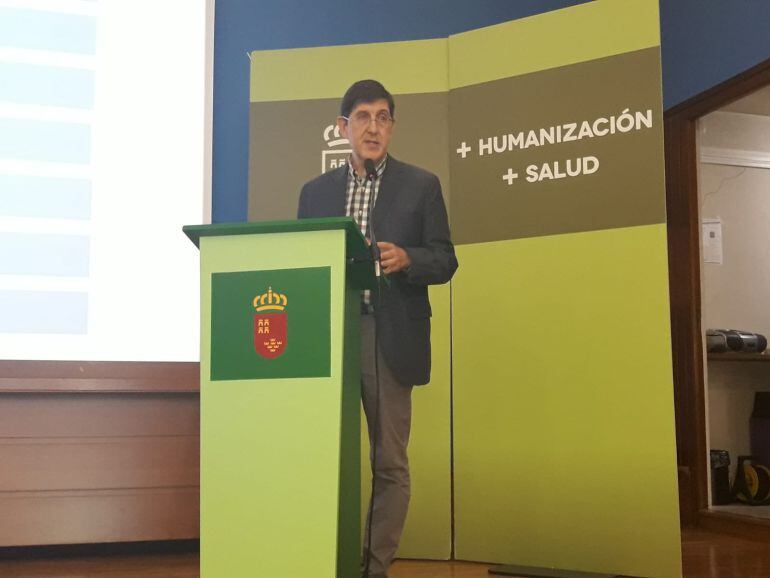 El consejero de Salud, Manuel Villegas, durante la rueda de prensa