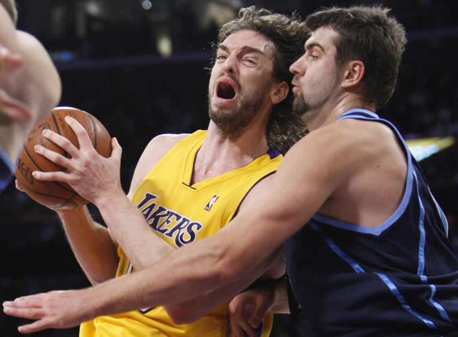 Los Angeles Lakers vencen a los Utah Jazz por 113-100 con una gran actuación de Kobe Bryant, que ha anotado 40 puntos