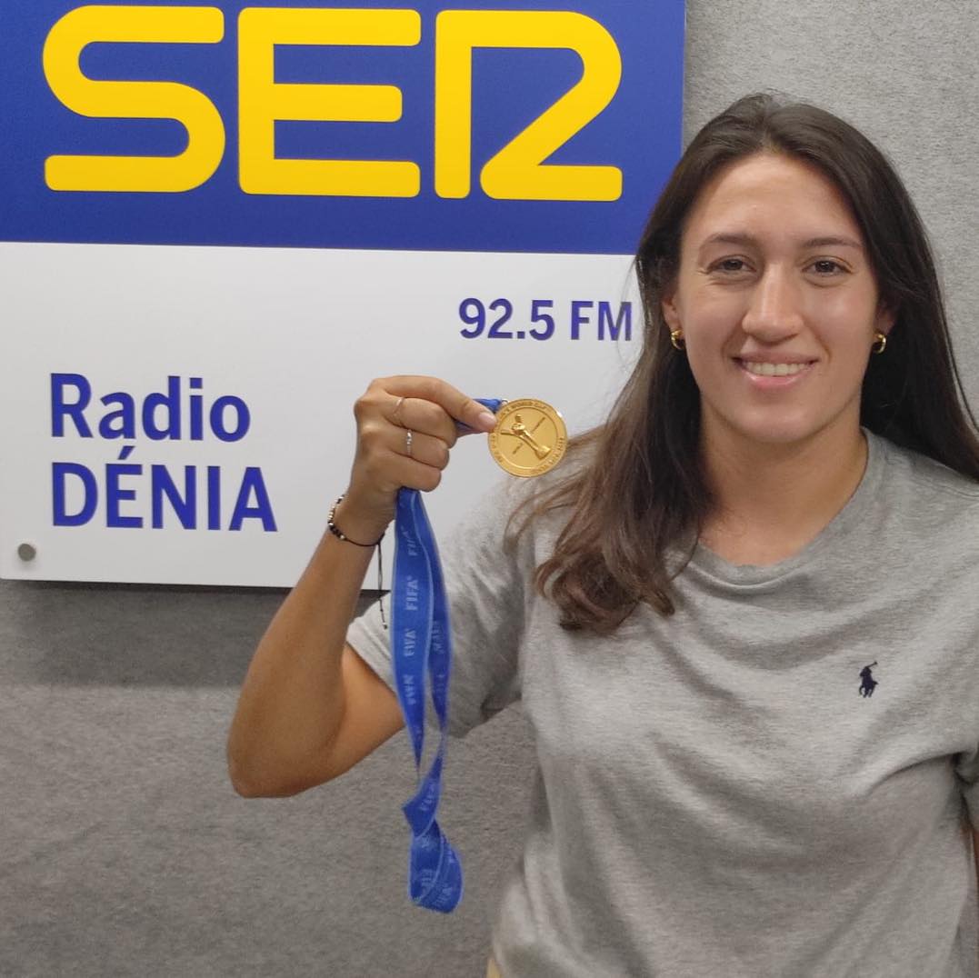 Fiamma Benítez en la reciente visita a los estudios de Radio Dénia Cadena SER.