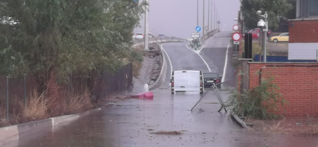 Vehículos hundidos por las lluvias en Valdemoro