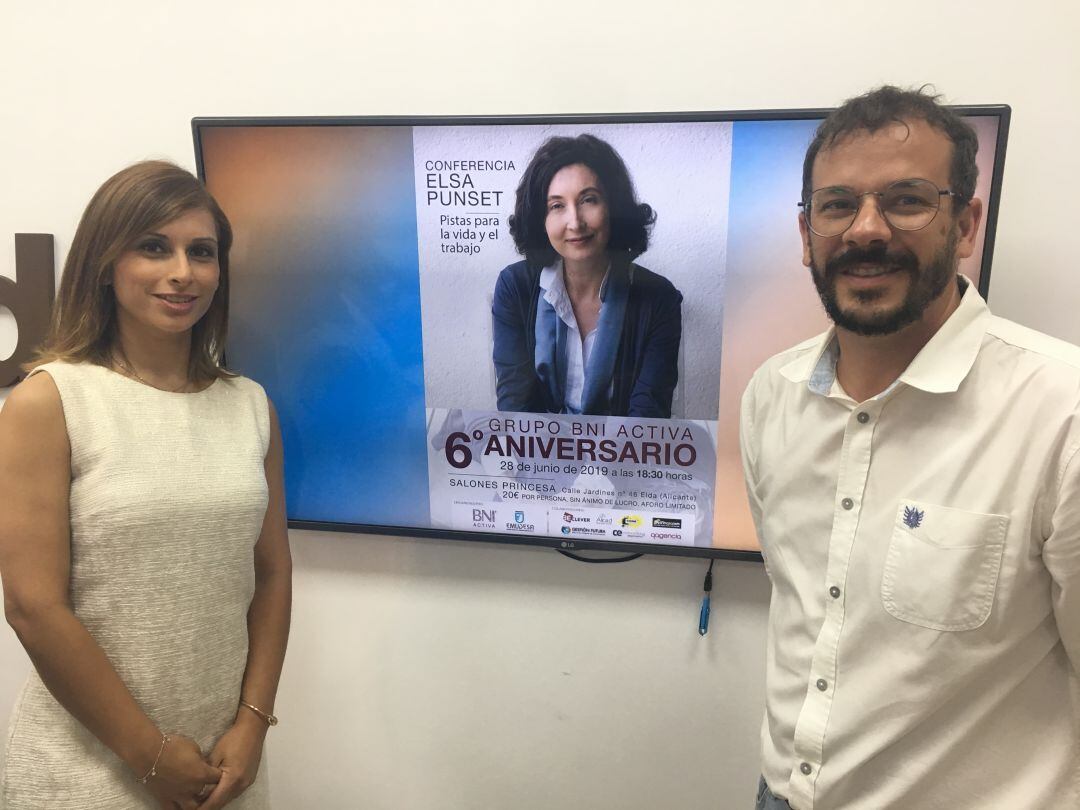 Concejala y Presidente BNI Activa promocionando el evento