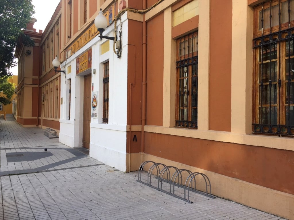 Entrada al Complejo Educativo Ballesterios, sede de la Escuela Universitaria de Magisterio en La Línea.