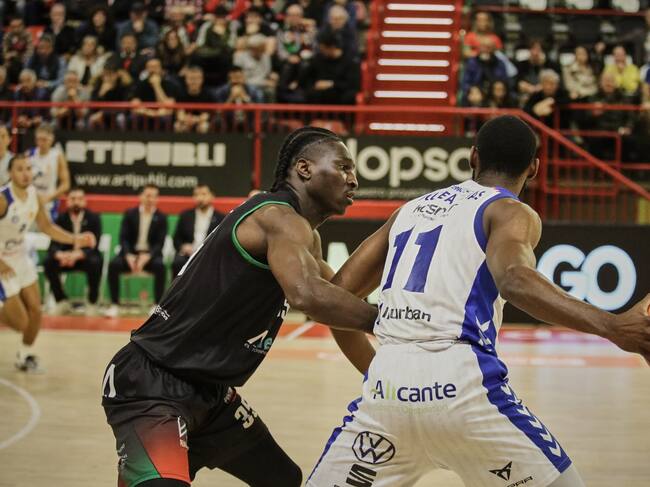 Grupo Alega Cantabria - HLA Alicante disputado este sábado en el pabellón Vicente Trueba. Foto: HLA Alicante