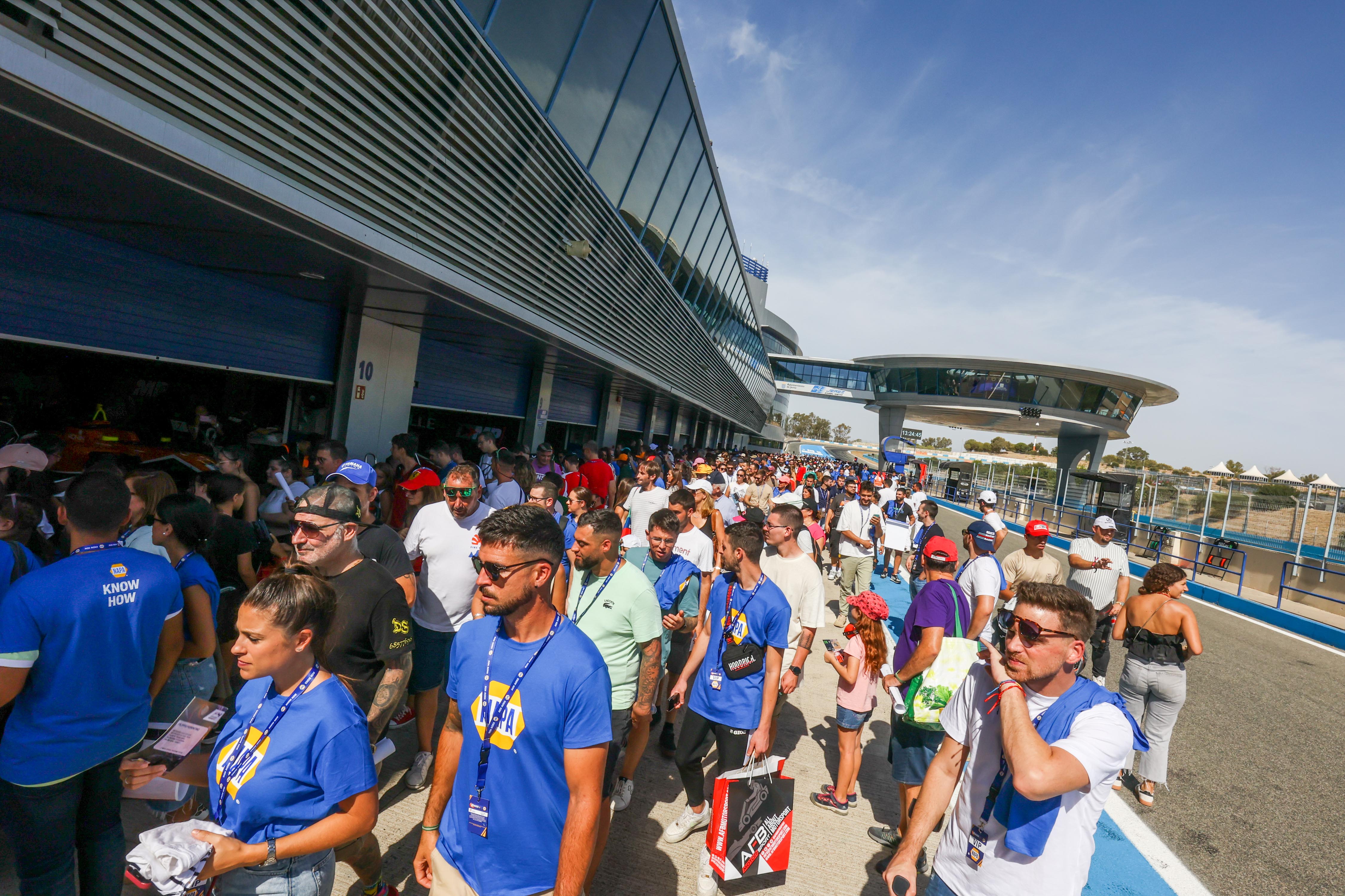 Aficionados durante el Napa Racing Weekend en el Circuito de Jerez