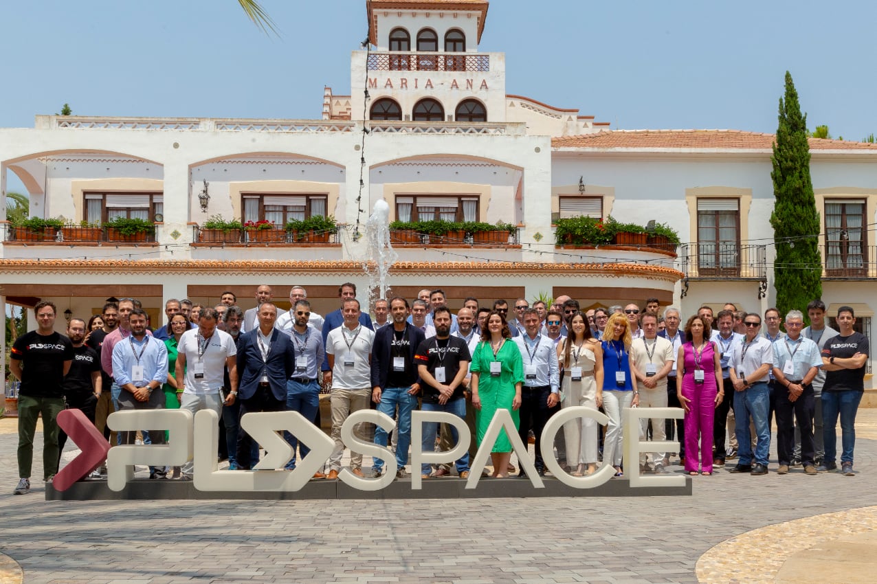 Foto del equipo de PLD SPace con sus colaboradores