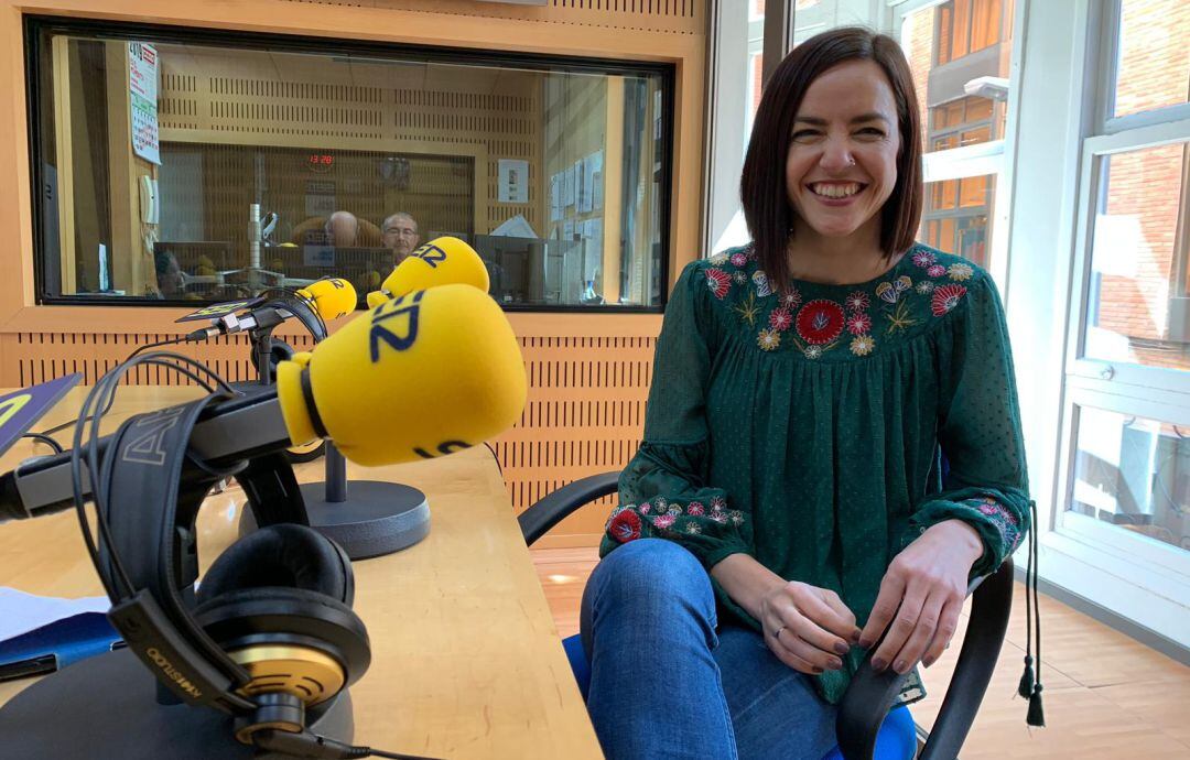 Anna Gil Wittke en los estudios de Radio Murcia para participar en el programa Hoy por hoy