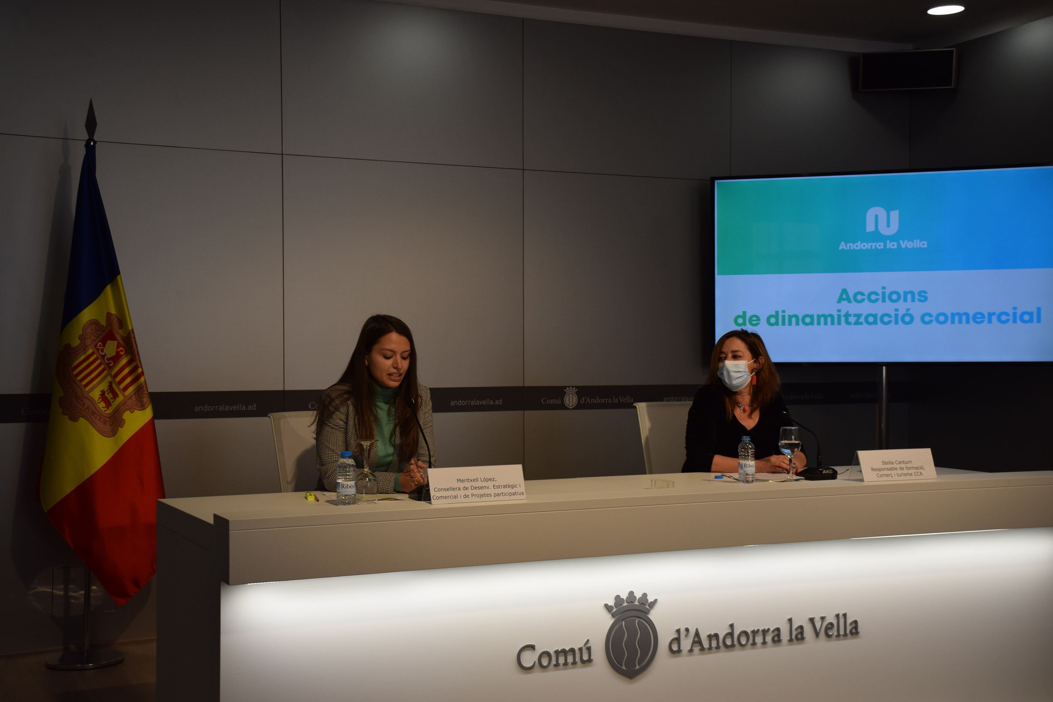La consellera de Desenvolupament Estratègic i Comercial i de Projectes Participatius, Meritxell López, i la responsable de Formació, Comerç i Turisme Cambra de comerç d&#039;Andorra, Stella Canturri durant la roda de premsa d&#039;aquest dijous per presentar el pla de dinamització comercial a Santa Coloma.