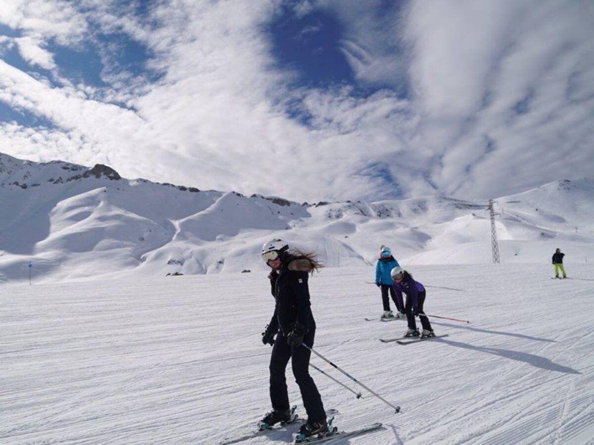 Las restricciones en el turismo de nieve llevan a la mayor subida del paro interanual de la provincia