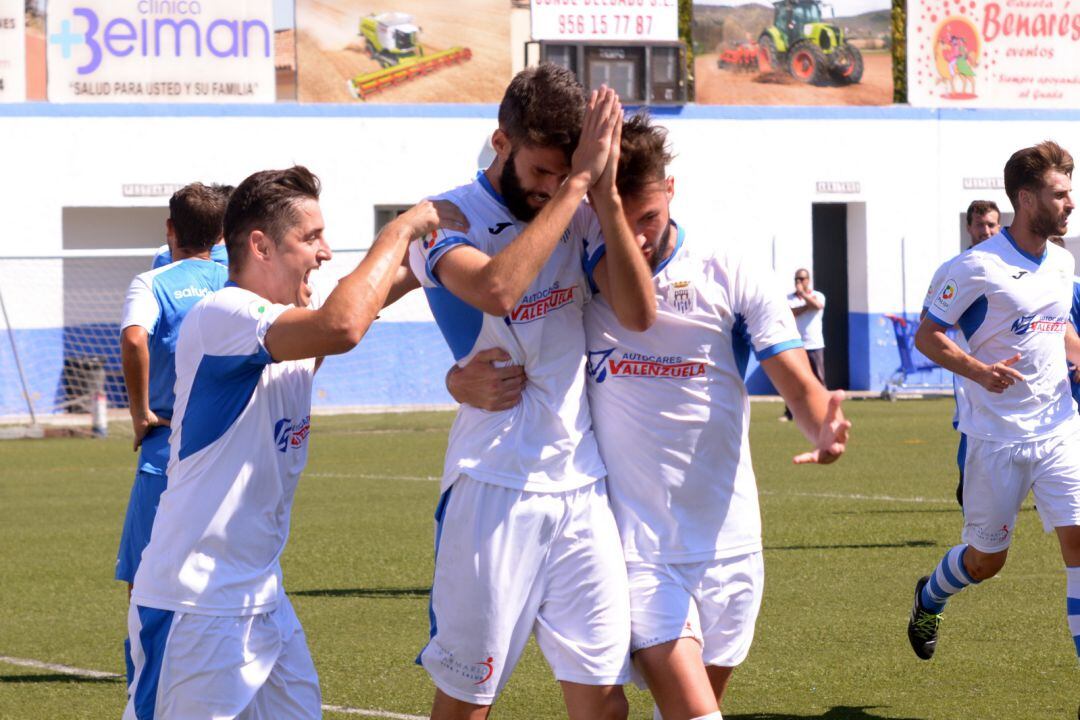 Borja Jiménez pide perdón a la afición del Guada tras marcar el segundo gol del Arcos CF