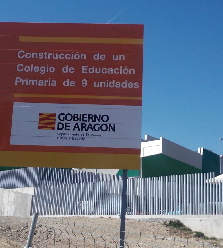 Cartel de las obras del colegio Valdespartera II. 