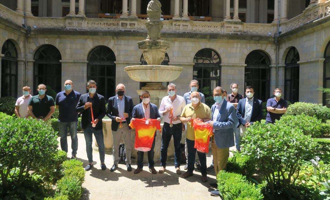 Miembros de la Diputación, de la RFEC, concejales y alcaldes han presentado en el Palacio Provincial esta importante cita con el ciclismo en nuestra tierra